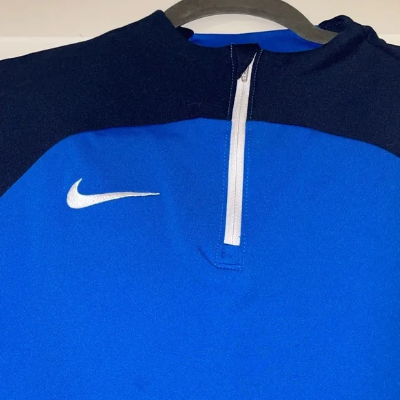 Nike dri-fit quarter zip 🏃🏽‍♀️ - Picture 3 of 5